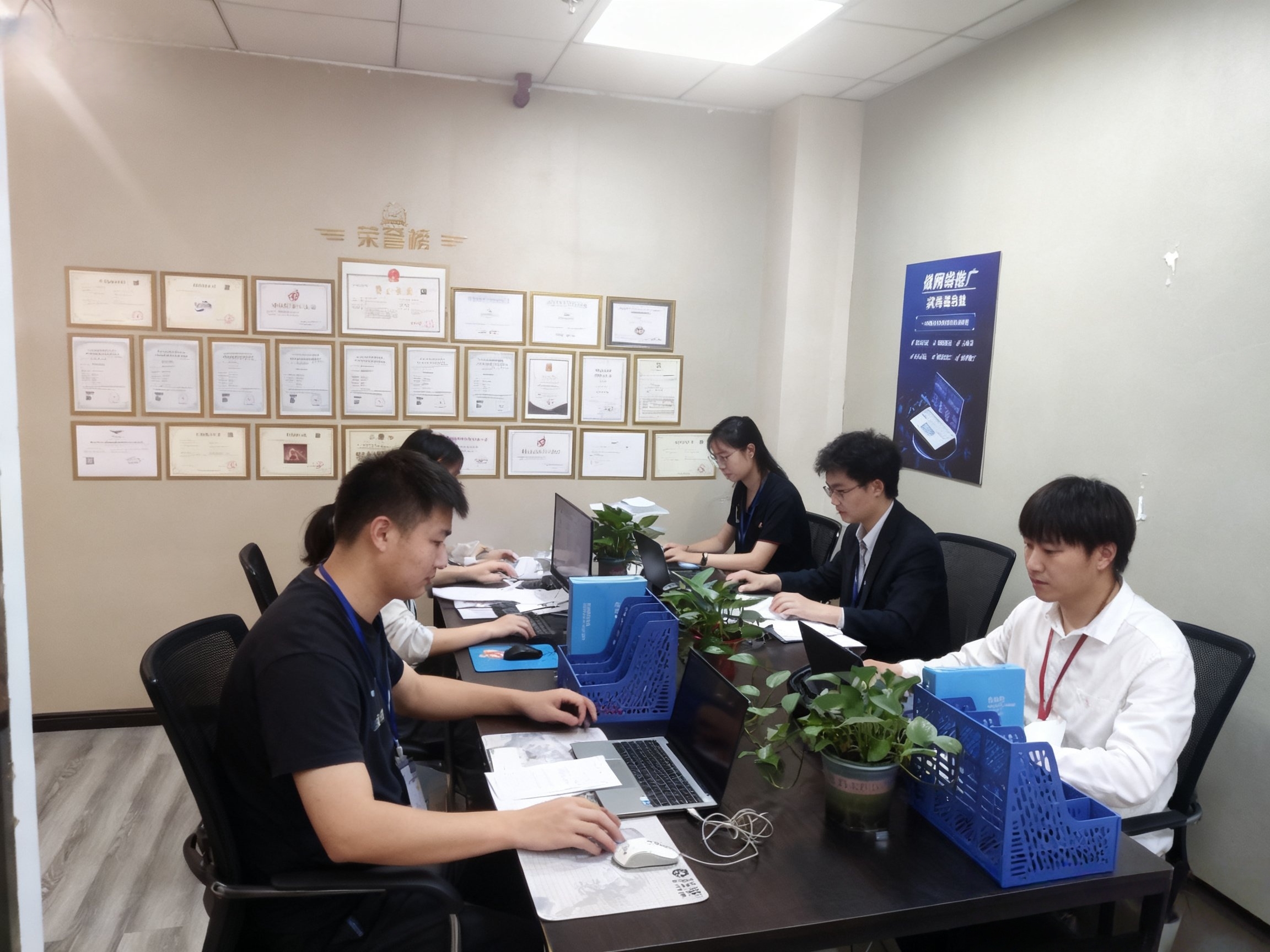 公司实拍：项目讨论与方案制定场景